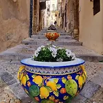 Terrazza Caracciolo דירה *
