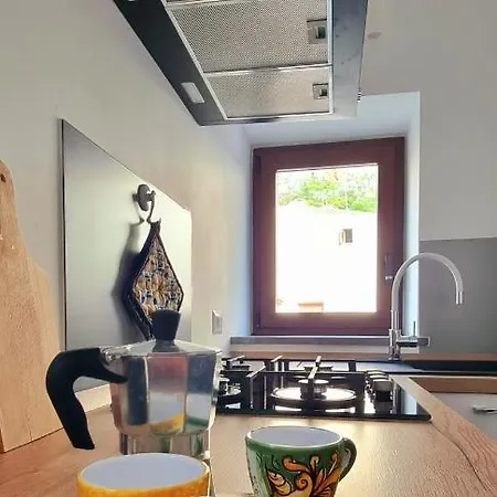 Terrazza Caracciolo 아파트 체팔루