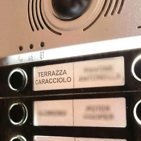 Terrazza Caracciolo 아파트 *